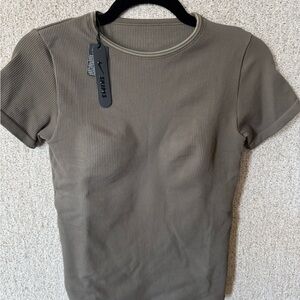 Nike SKIMS Ribbed Seamless Short Sleeve Tee - size Medium, NWT.